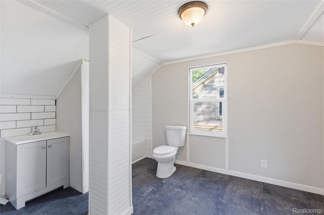 23930 Elmira Street, St. Clair Shores, MI 48082