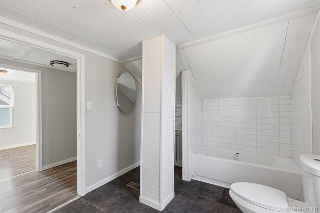 23930 Elmira Street, St. Clair Shores, MI 48082