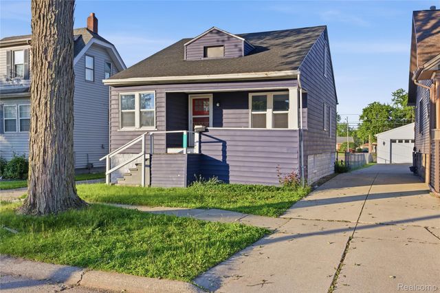 23930 Elmira Street, St. Clair Shores, MI 48082