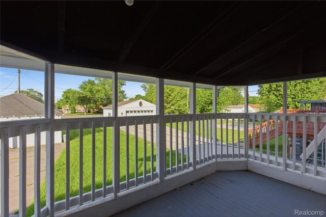 23930 Elmira Street, St. Clair Shores, MI 48082