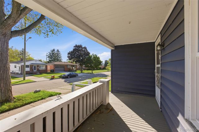23930 Elmira Street, St. Clair Shores, MI 48082