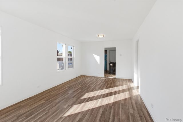 23930 Elmira Street, St. Clair Shores, MI 48082