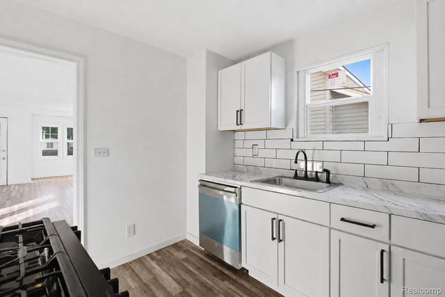 23930 Elmira Street, St. Clair Shores, MI 48082