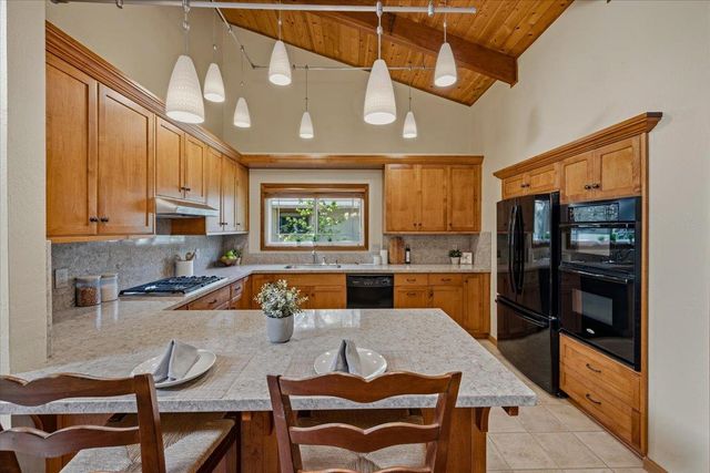19555 Chaparral Cir, Penn Valley, CA 95946