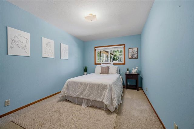 19555 Chaparral Cir, Penn Valley, CA 95946