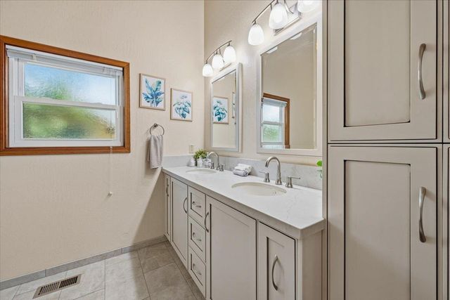 19555 Chaparral Cir, Penn Valley, CA 95946