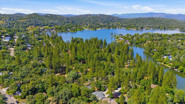 19555 Chaparral Cir, Penn Valley, CA 95946