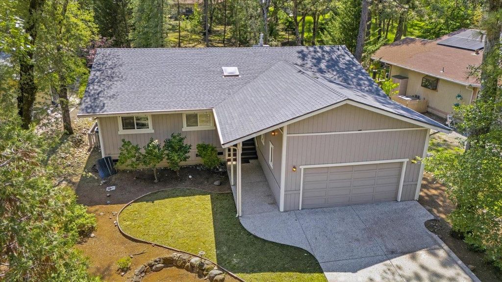 19555 Chaparral Cir, Penn Valley, CA 95946
