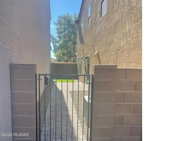 1107 E Descent Street, Tucson, AZ 85719