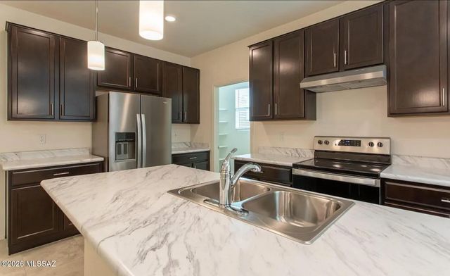 1107 E Descent Street, Tucson, AZ 85719