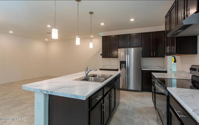 1107 E Descent Street, Tucson, AZ 85719