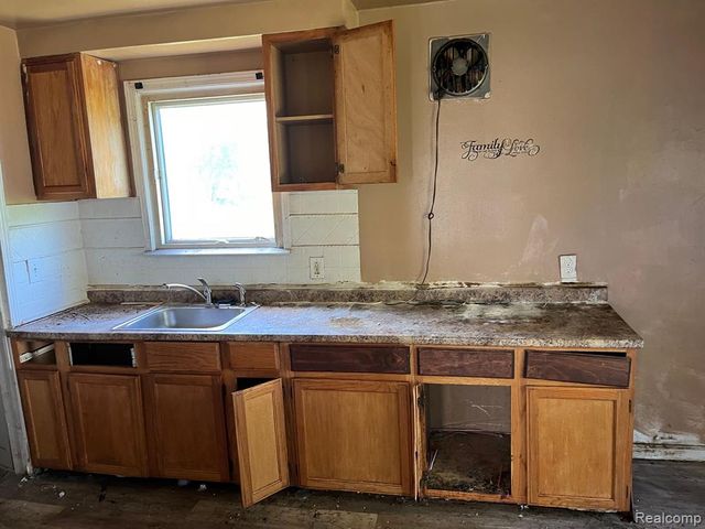 20202 Westphalia Street, Detroit, MI 48205