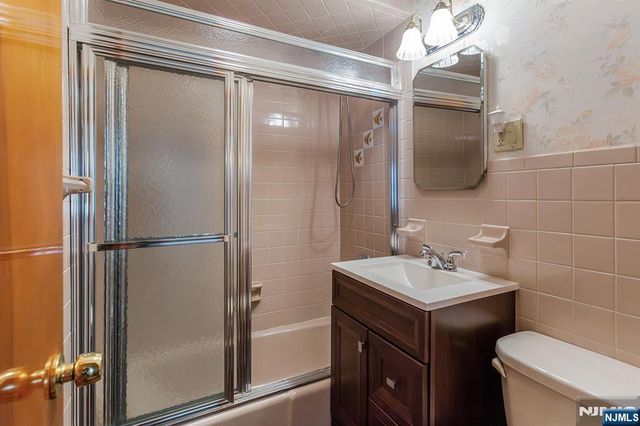 17 Obal Avenue, Elmwood Park, NJ 07407