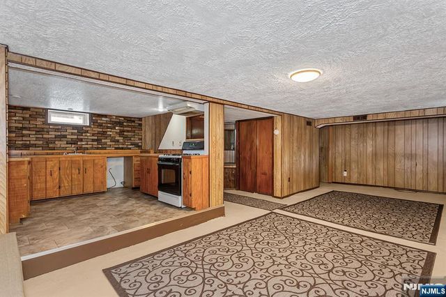 17 Obal Avenue, Elmwood Park, NJ 07407