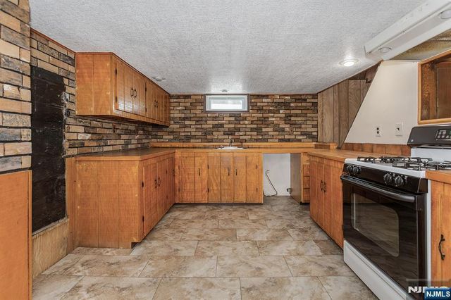 17 Obal Avenue, Elmwood Park, NJ 07407