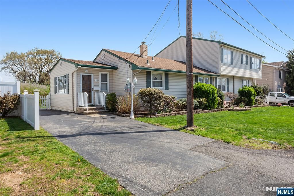 17 Obal Avenue, Elmwood Park, NJ 07407
