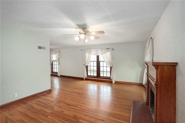 1123 S Liberty Street, Independence, MO 64050
