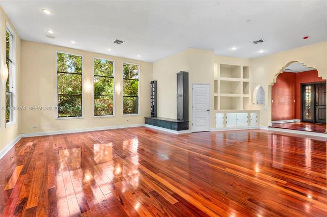 3310 Garden Ave, Miami Beach, FL 33140