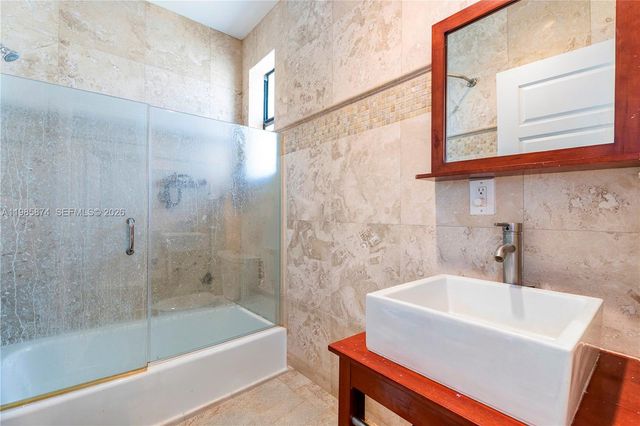 3310 Garden Ave, Miami Beach, FL 33140