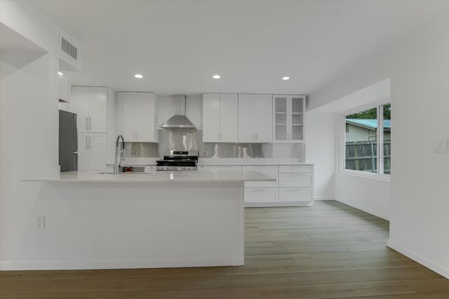 2605 Loyola LN, Austin, TX 78723