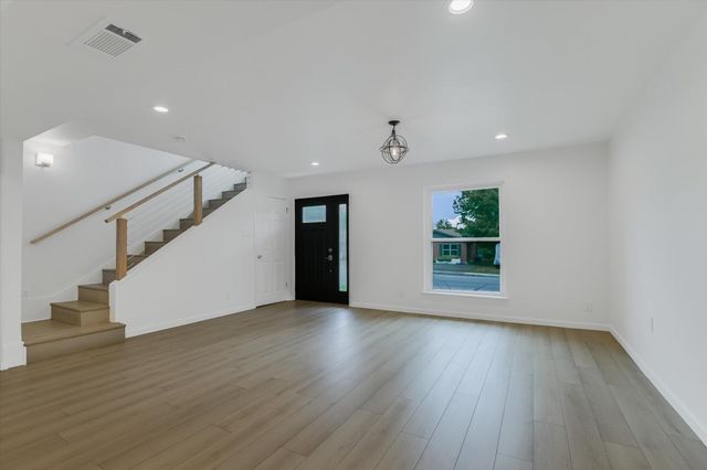 2605 Loyola LN, Austin, TX 78723
