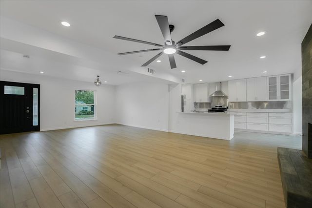 2605 Loyola LN, Austin, TX 78723