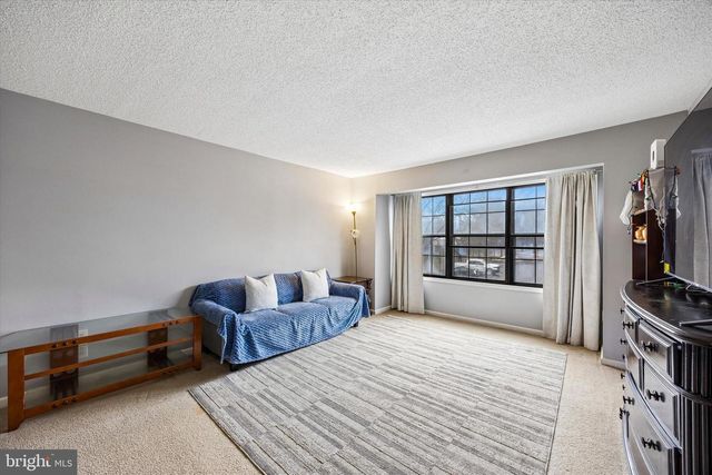 9 ALBURTUS CT, Lawrenceville, NJ 08648