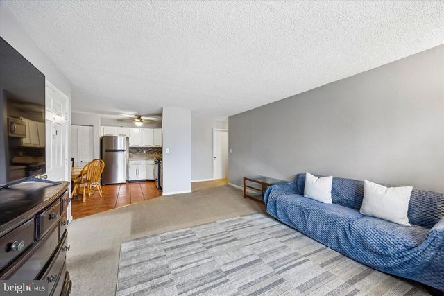 9 ALBURTUS CT, Lawrenceville, NJ 08648