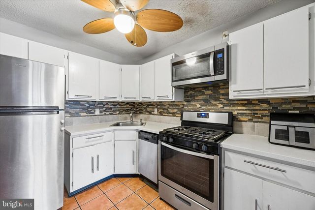 9 ALBURTUS CT, Lawrenceville, NJ 08648