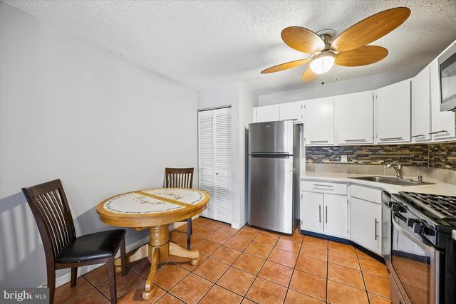 9 ALBURTUS CT, Lawrenceville, NJ 08648