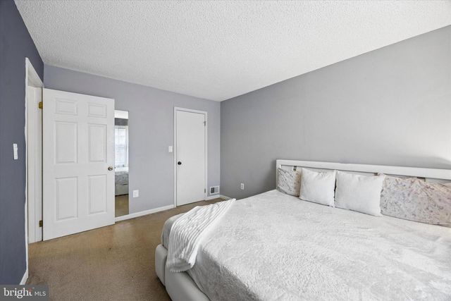 9 ALBURTUS CT, Lawrenceville, NJ 08648