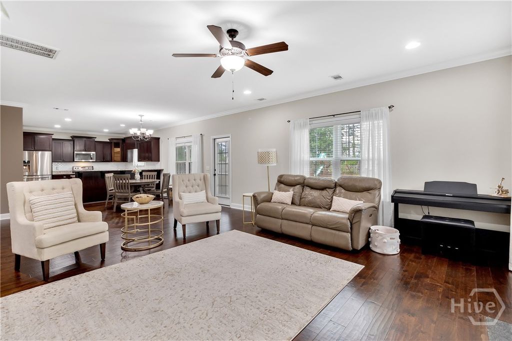 Image 10 of property listing at 275 Wicklow Drive, Richmond Hill, GA 31324