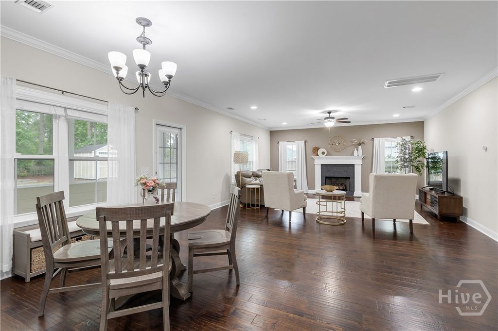 Image 12 of property listing at 275 Wicklow Drive, Richmond Hill, GA 31324