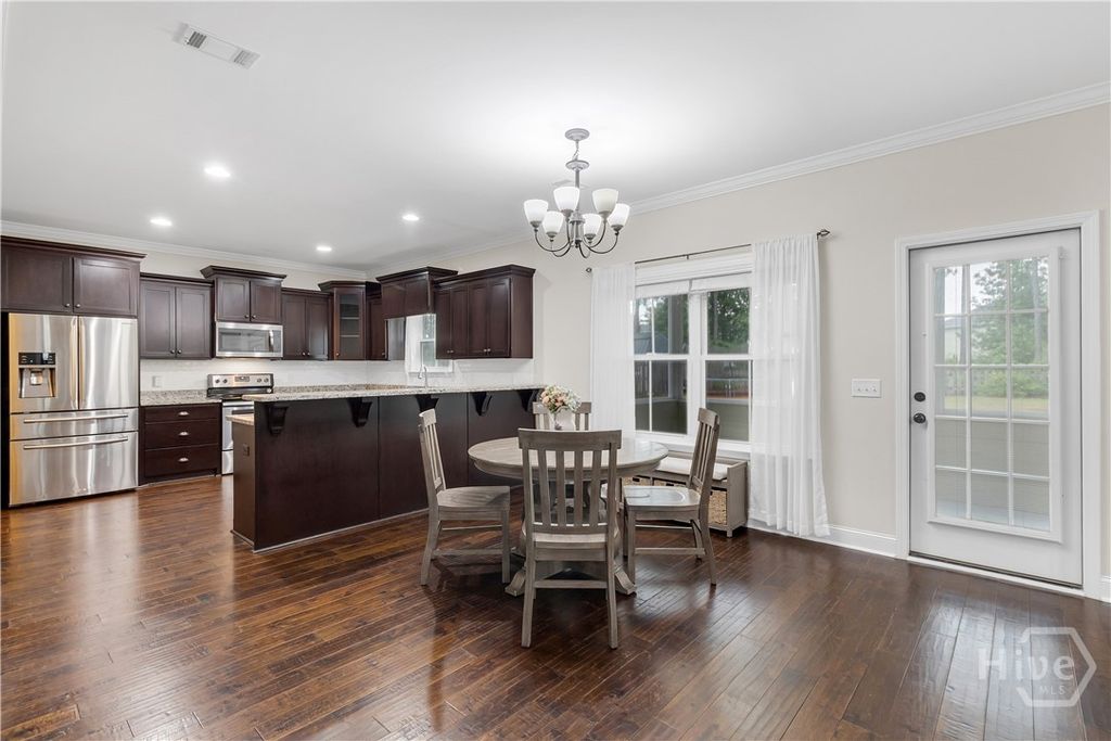 Image 13 of property listing at 275 Wicklow Drive, Richmond Hill, GA 31324