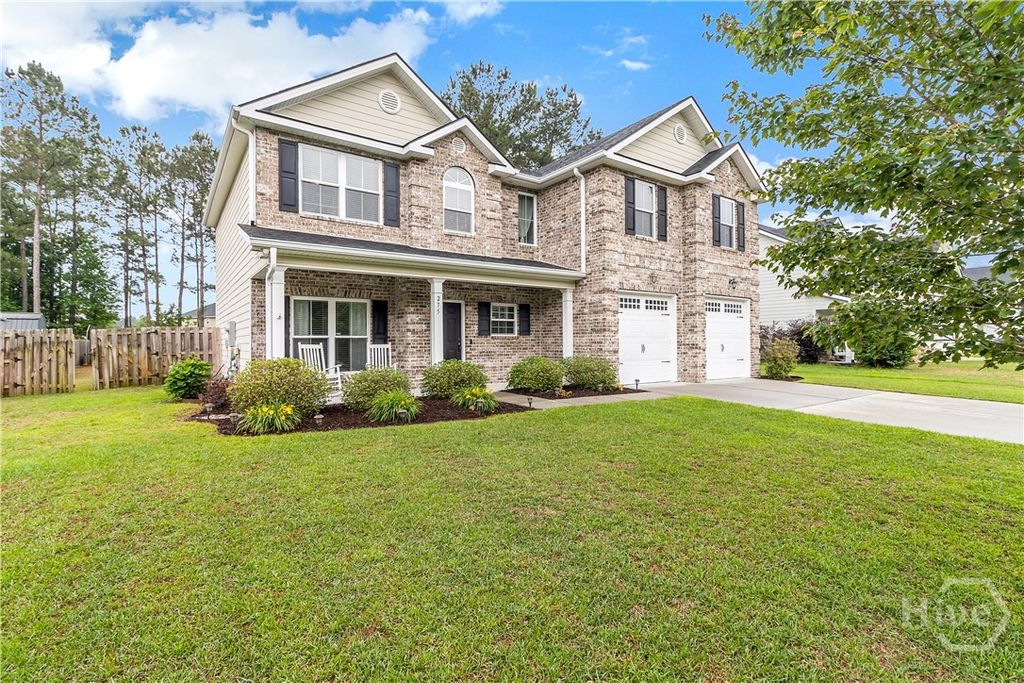 Image 2 of property listing at 275 Wicklow Drive, Richmond Hill, GA 31324