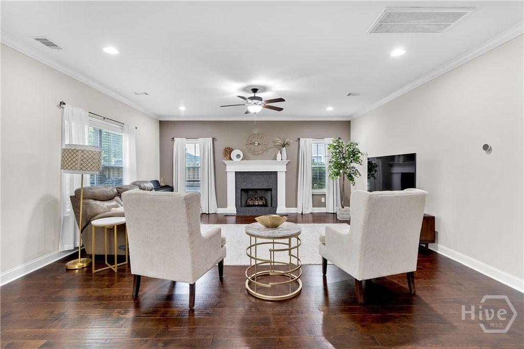Image 8 of property listing at 275 Wicklow Drive, Richmond Hill, GA 31324