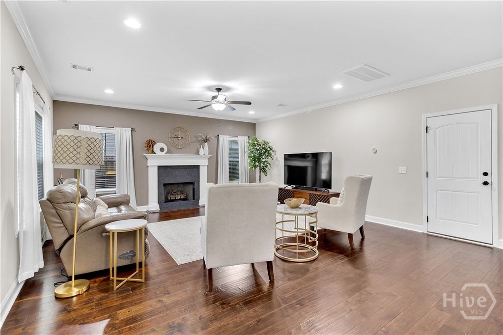 Image 9 of property listing at 275 Wicklow Drive, Richmond Hill, GA 31324