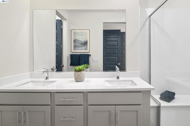 2011 Clement Avenue, Alameda, CA 94501