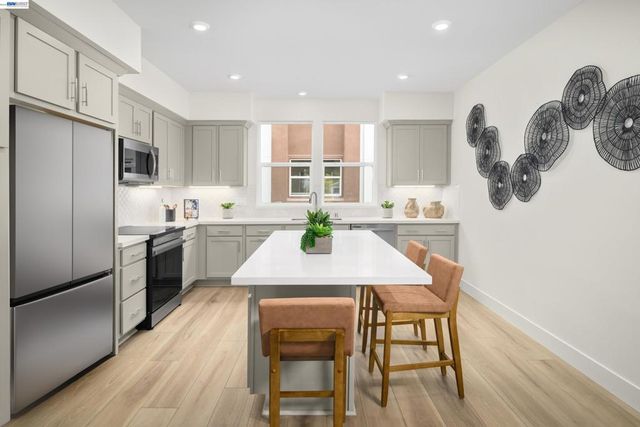 2011 Clement Avenue, Alameda, CA 94501