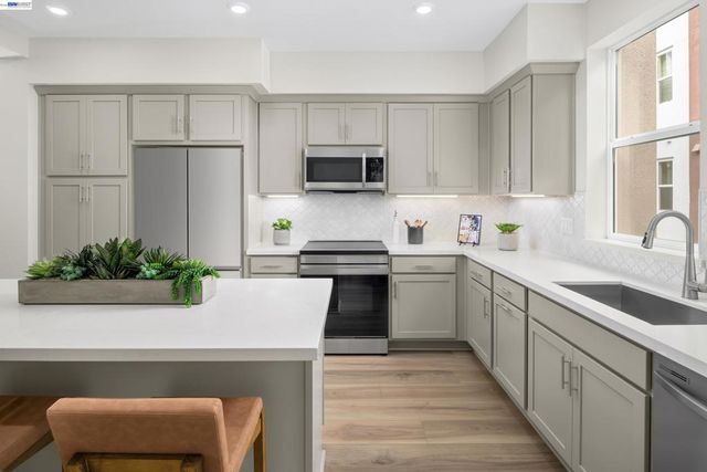 2011 Clement Avenue, Alameda, CA 94501