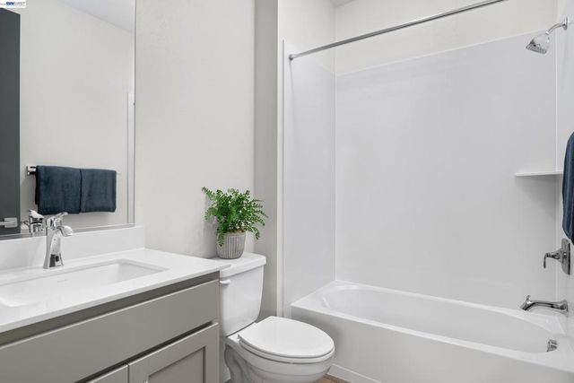 2011 Clement Avenue, Alameda, CA 94501