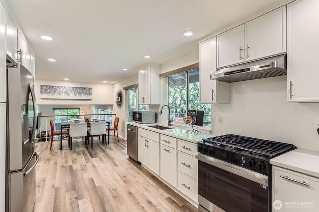 23732 NE 63rd Place S, Redmond, WA 98053