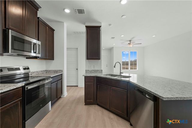 410 University Avenue, Troy, TX 76579