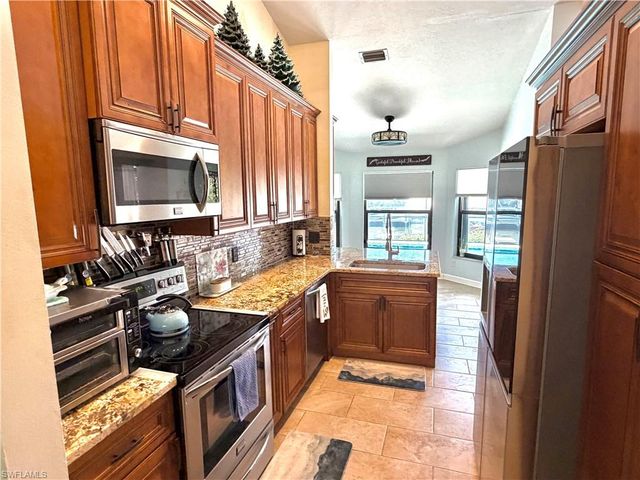 919 SE 20th CT, Cape Coral, FL 33990