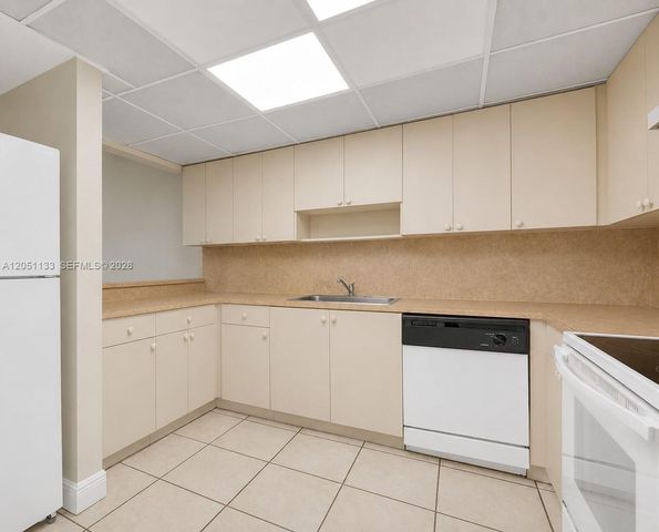 6940 Miami Gardens Dr 1-531, Hialeah, FL 33015