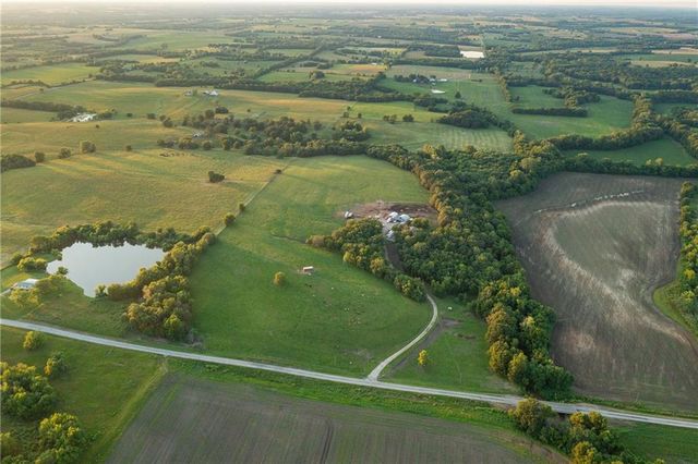 1318 NW 911P Road, Blairstown, MO 64726