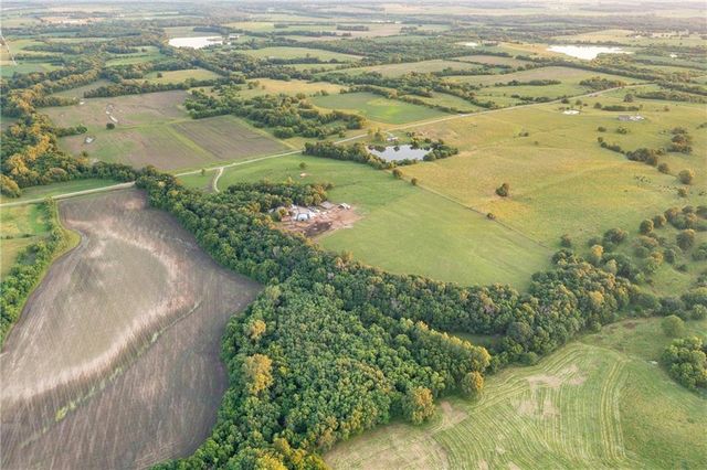 1318 NW 911P Road, Blairstown, MO 64726