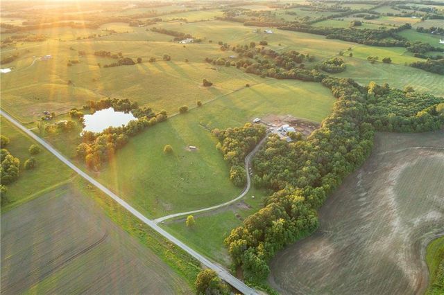 1318 NW 911P Road, Blairstown, MO 64726