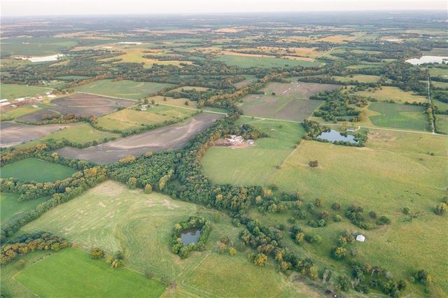 1318 NW 911P Road, Blairstown, MO 64726