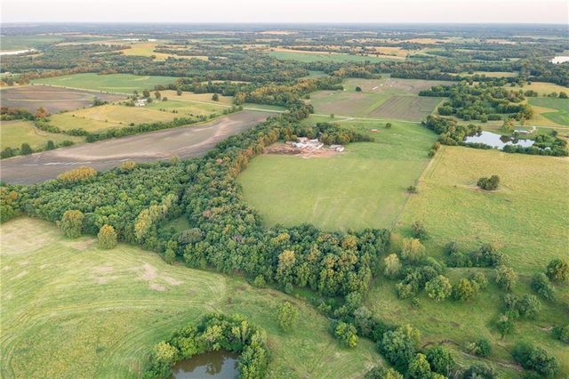 1318 NW 911P Road, Blairstown, MO 64726